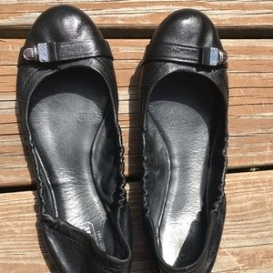 Gorgeous Coach black leather ballet flats